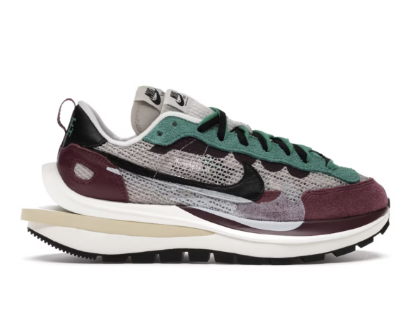 Nike Vaporwaffle sacai Villain Red Neptune Green